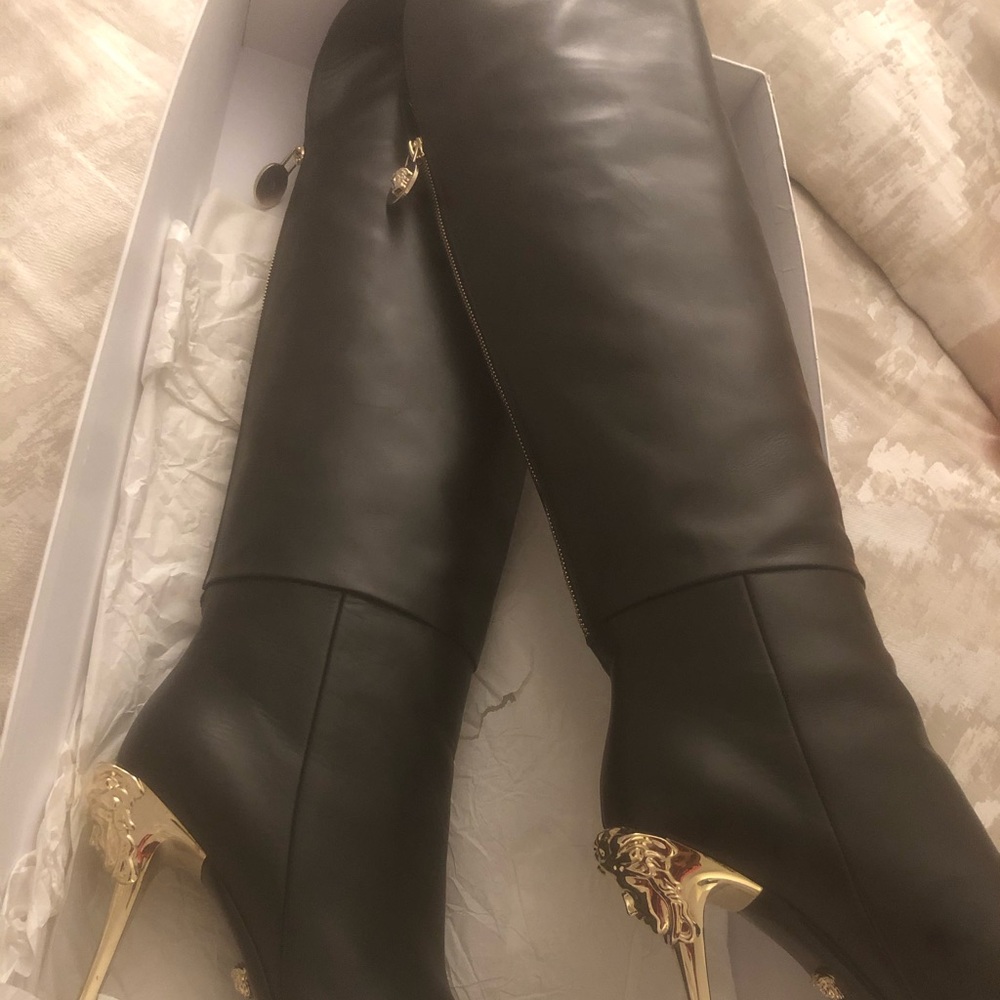 These boots are to big for me.Size 38, I wear 37.5